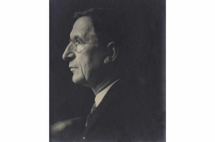 Taoiseach Éamon de Valera (Courtesy of National Portrait Gallery NPG x2208)