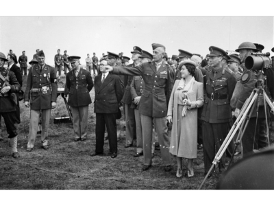 Brig. General C.W. Ryder provides explanations to the King and Queen of England on 25 June 1942 in Northern Ireland. Photo courtesy of Andy Glenfield.