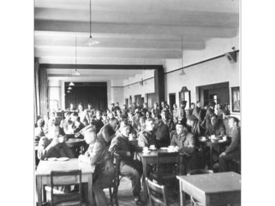 US Army soldiers in a hygiene school in 1942. Photo H21372 with permission from the Imperial War Museum.