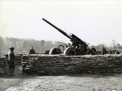 A 3.7-inch Heavy anti-aircraft gun at Lisnabreeny, 3 miles south of Belfast City Centre